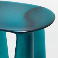 <a href=https://www.galeriegosserez.com/artistes/cober-lukas.html>Lukas Cober</a> - New Wave - Stool (Prussian Blue)